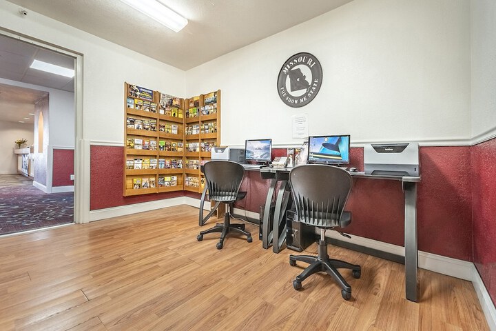 Business Center 26 of 28