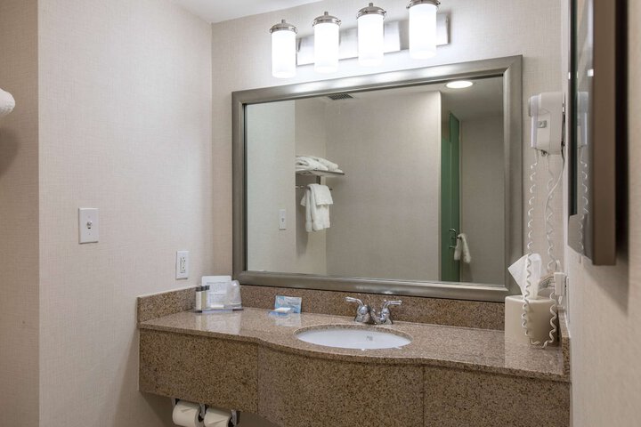 Wingate by Wyndham Charlotte Speedway / Concord