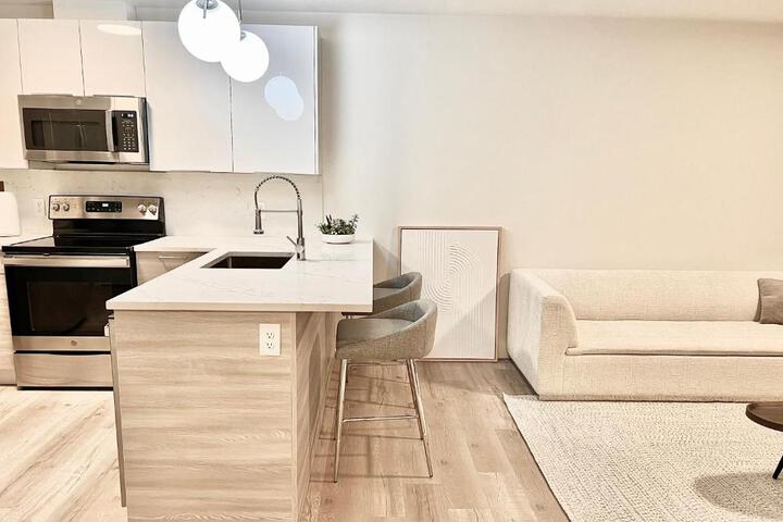 Modern 2 Bed Furnished Apartment in Quincy