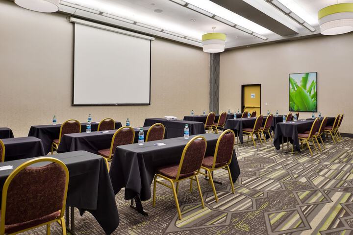 Holiday Inn Express & Suites Elk Grove Central - Hwy 99 by IHG