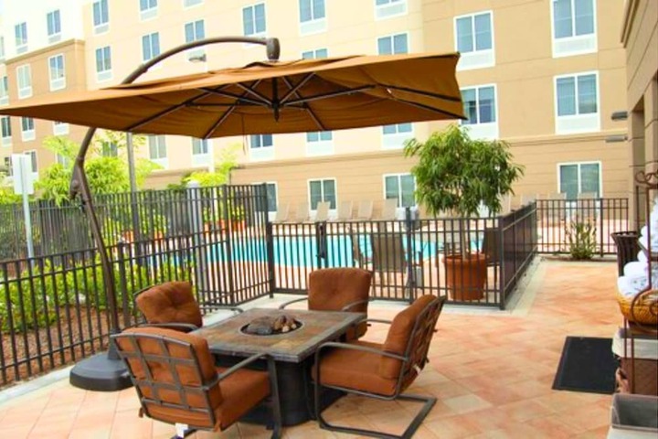 Homewood Suites by Hilton Fort Myers Airport / FGCU