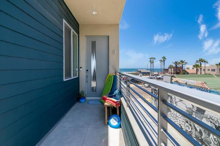Ocean View 3 Bedrooms Condo just steps from the park, pier & water!