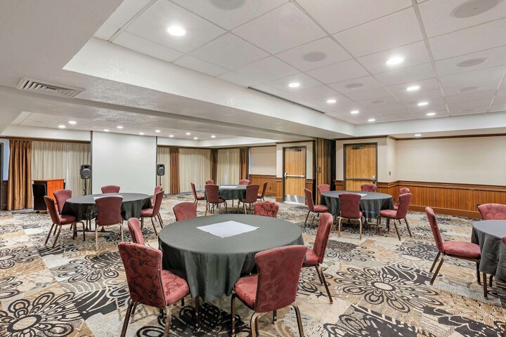 Best Western Plus Landmark Inn