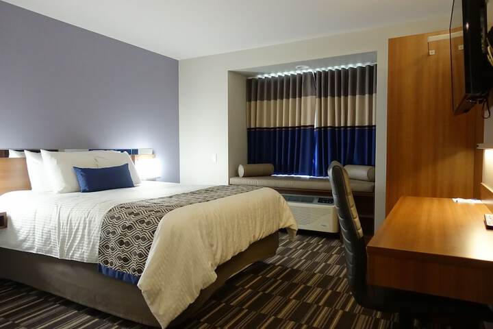 Room 10 of 42