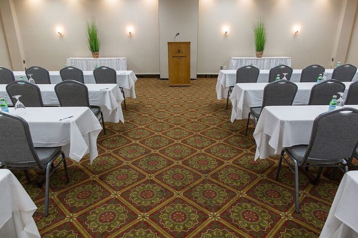 Ballroom/Hall 62 of 76