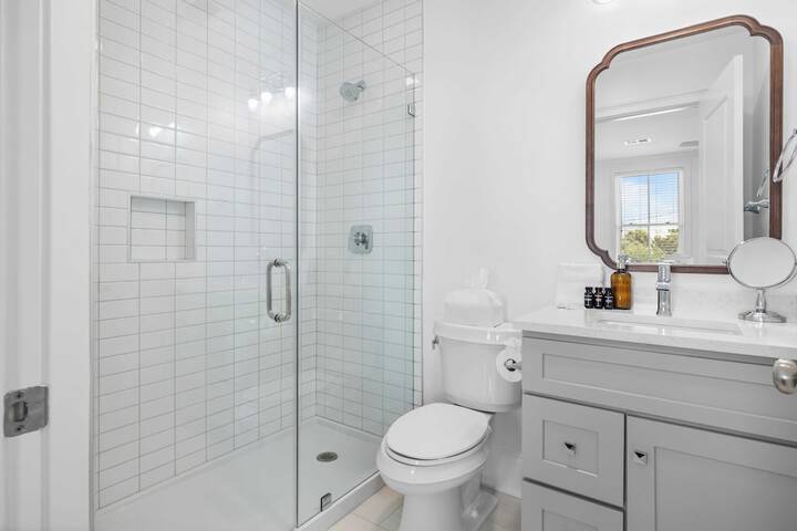 1 Block to Beach Newly Renovated 6bdr w / Rooftop Views Sand Dune by Avantstay
