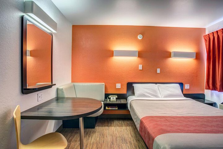 Room 16 of 33