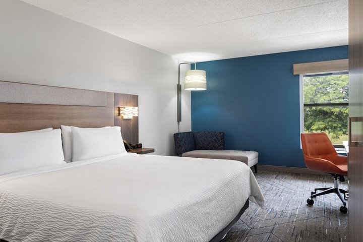 Holiday Inn Express Indianapolis Airport by IHG