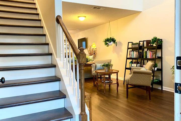 Spacious & comfy home in ultra-convenient location 2025 Traveller Award Winner