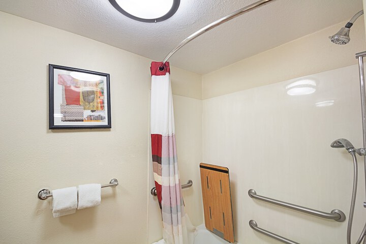 Room 21 of 33