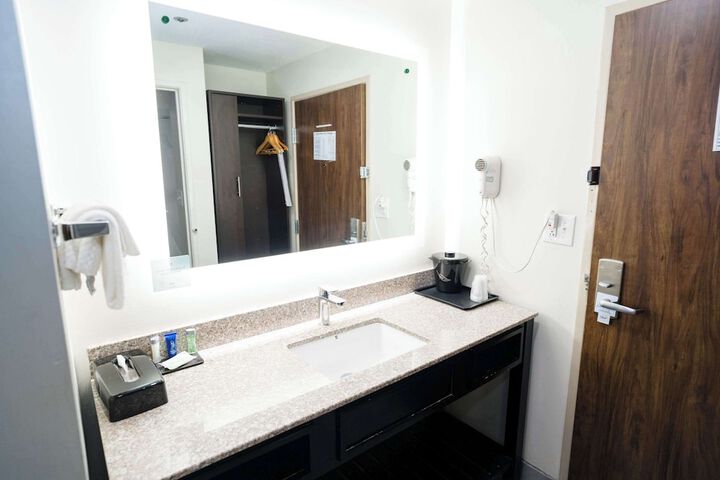Room 44 of 142
