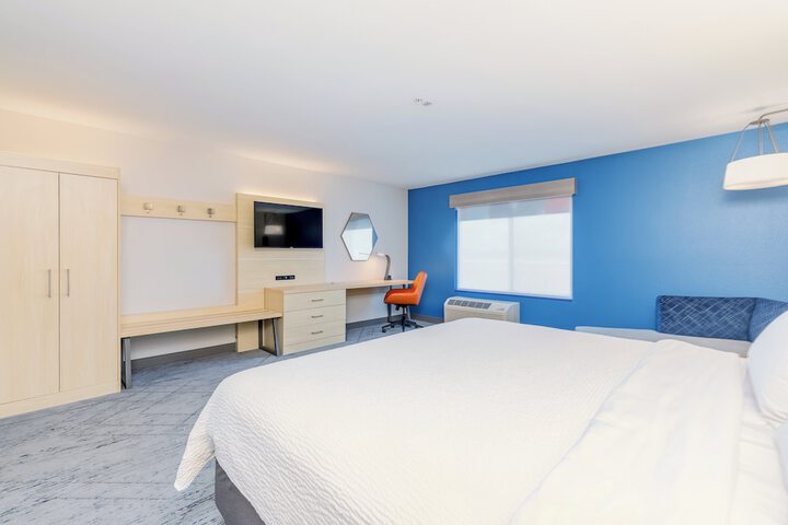 Holiday Inn Express & Suites Medford by IHG