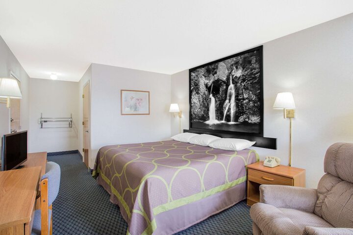 Room 28 of 48