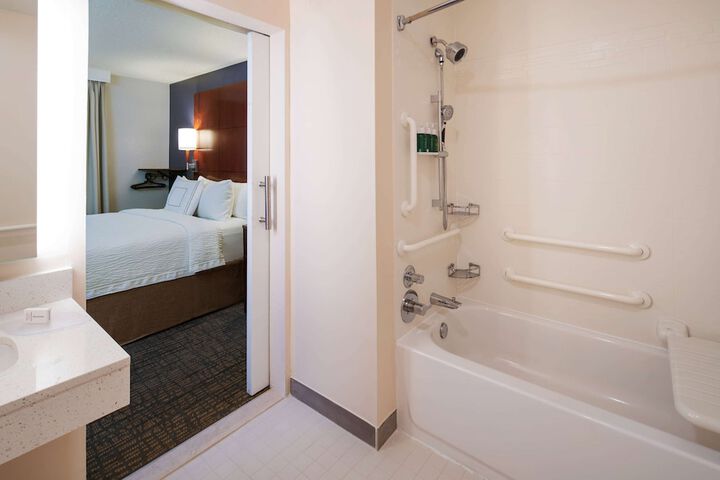 Room 10 of 25