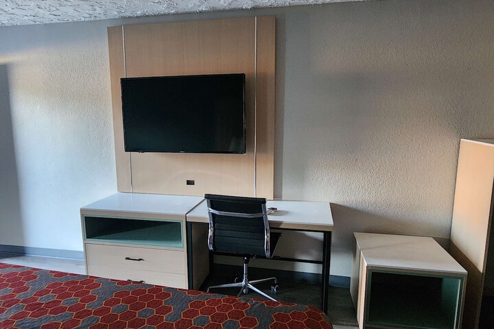 Room 10 of 17