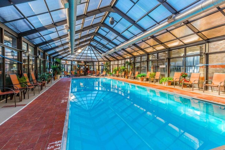 Comfort Inn & Suites Erie - Splash Lagoon Indoor Waterpark