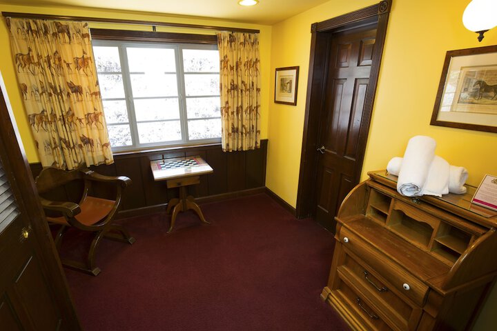 Room 83 of 461