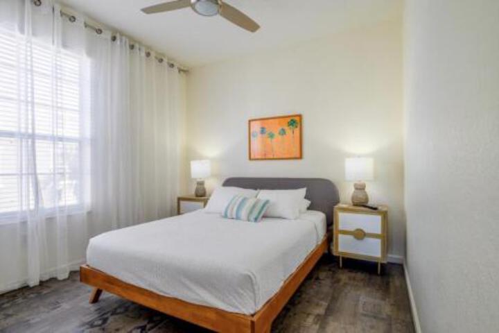 Brand New Super Cool Fountain View Condo by Main Pool Near Parks & OCCCC