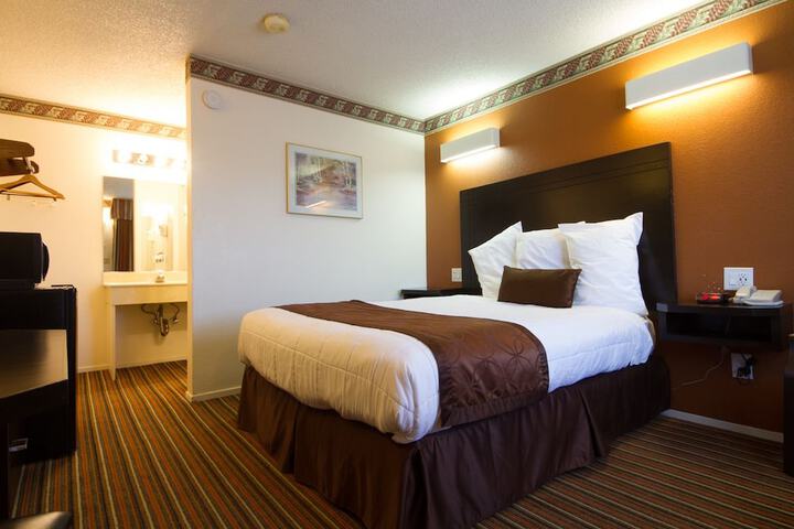 Room 33 of 40