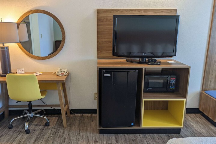 Room 32 of 46