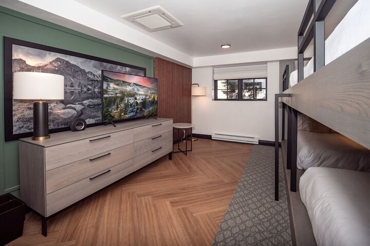 Room 31 of 102