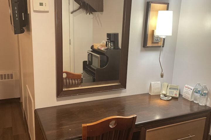 Room 25 of 28