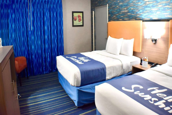 Room 12 of 18