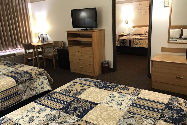 Room 6 of 16