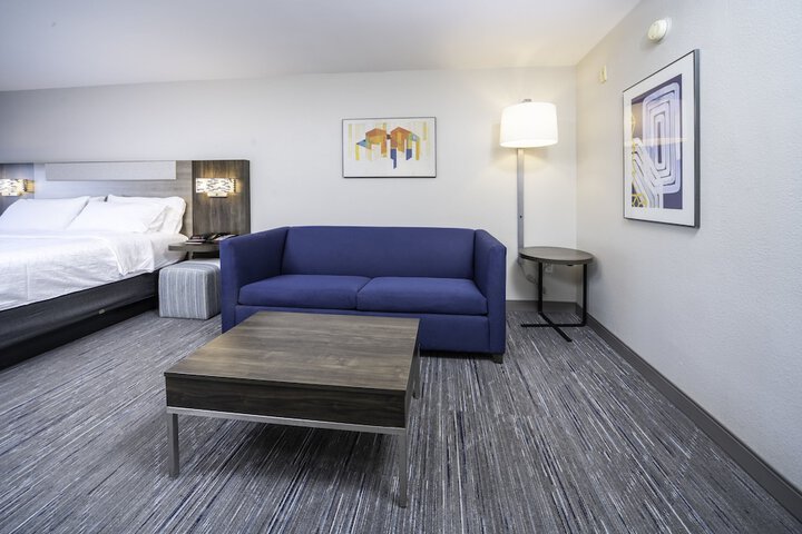 Room 28 of 79