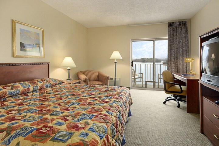 Room 12 of 19