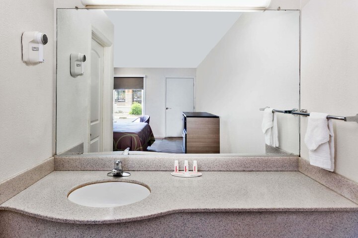 Room 15 of 15