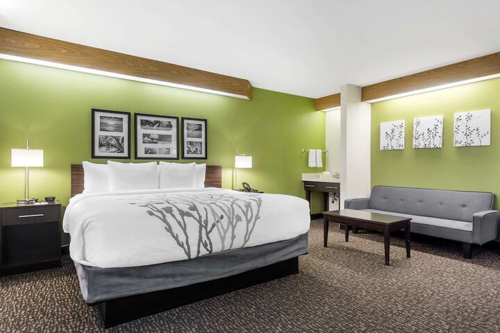 Room 43 of 67