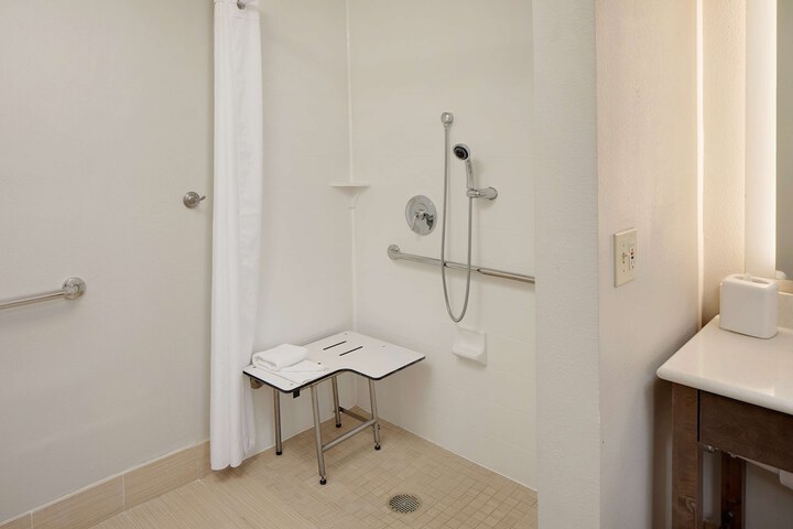 Room 12 of 29