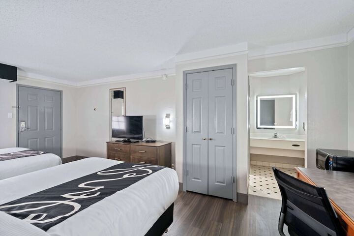 Room 106 of 142