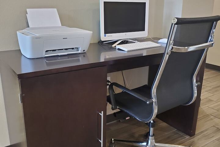 Business Center 51 of 52