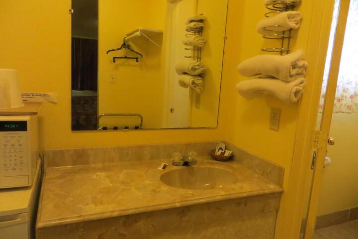 Cottonwood Inn