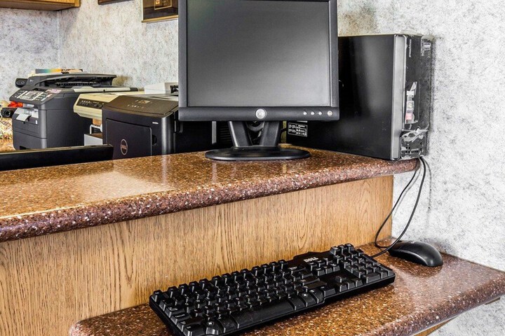 Business Center 24 of 25