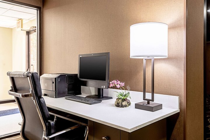 Business Center 38 of 39