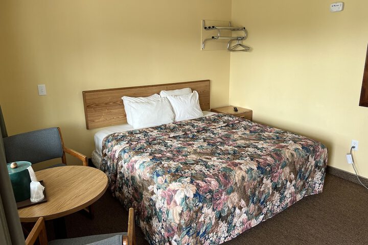 Room 165 of 443