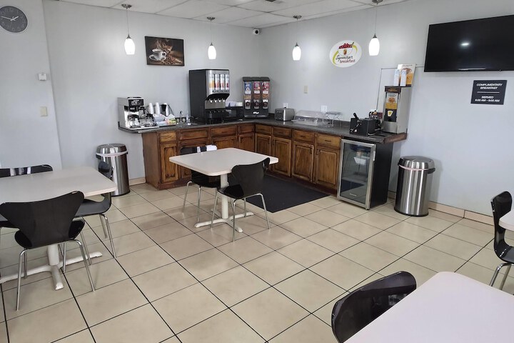 Super 8 by Wyndham Yankton