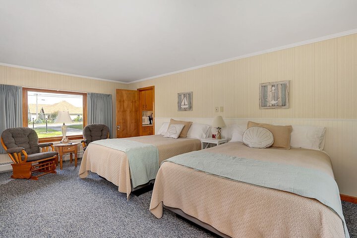 Room 27 of 168
