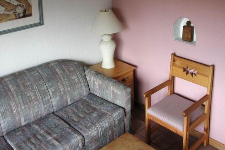 Room 6 of 10