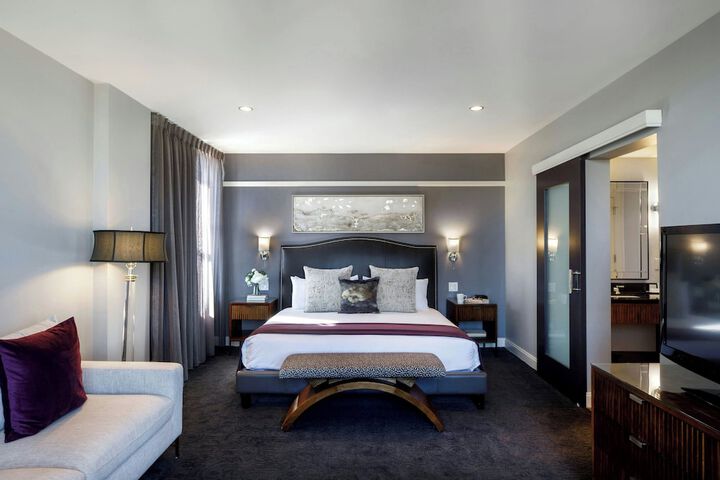 Room 15 of 102