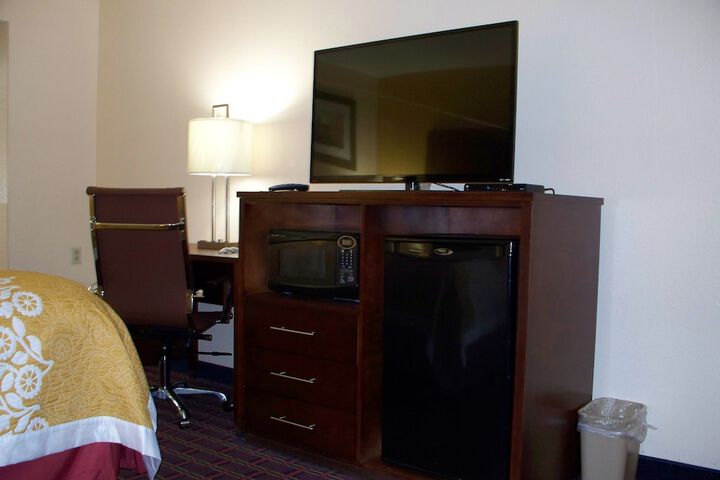 Room 24 of 48