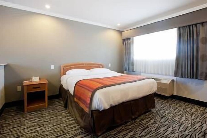 Room 32 of 49