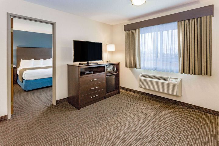Room 30 of 33