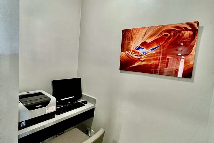 Business Center 74 of 82