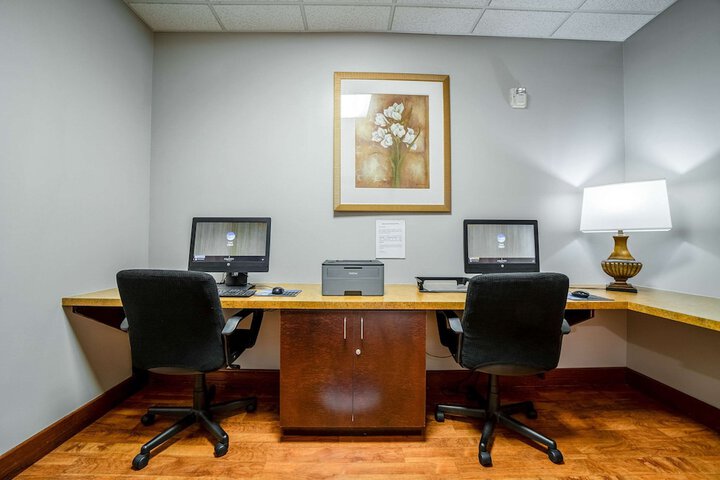 Business Center 104 of 104