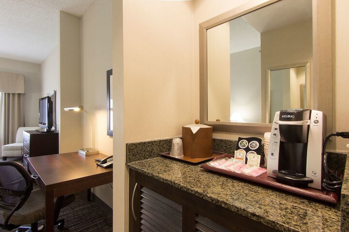 Room 32 of 61