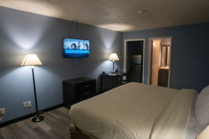 Room 10 of 16